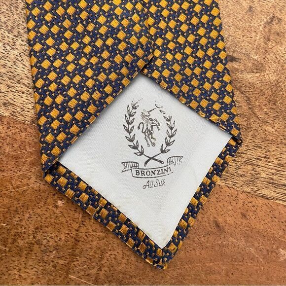 Vintage mens Bronzini embroidered unicorn logo neck tie all silk - Picture 2 of 5
